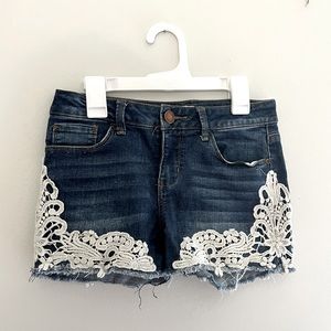 SO girls embroidered shorts- size 12